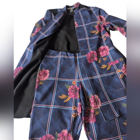 Two Piece Floral Plaid Suit - Picture 3 of 9